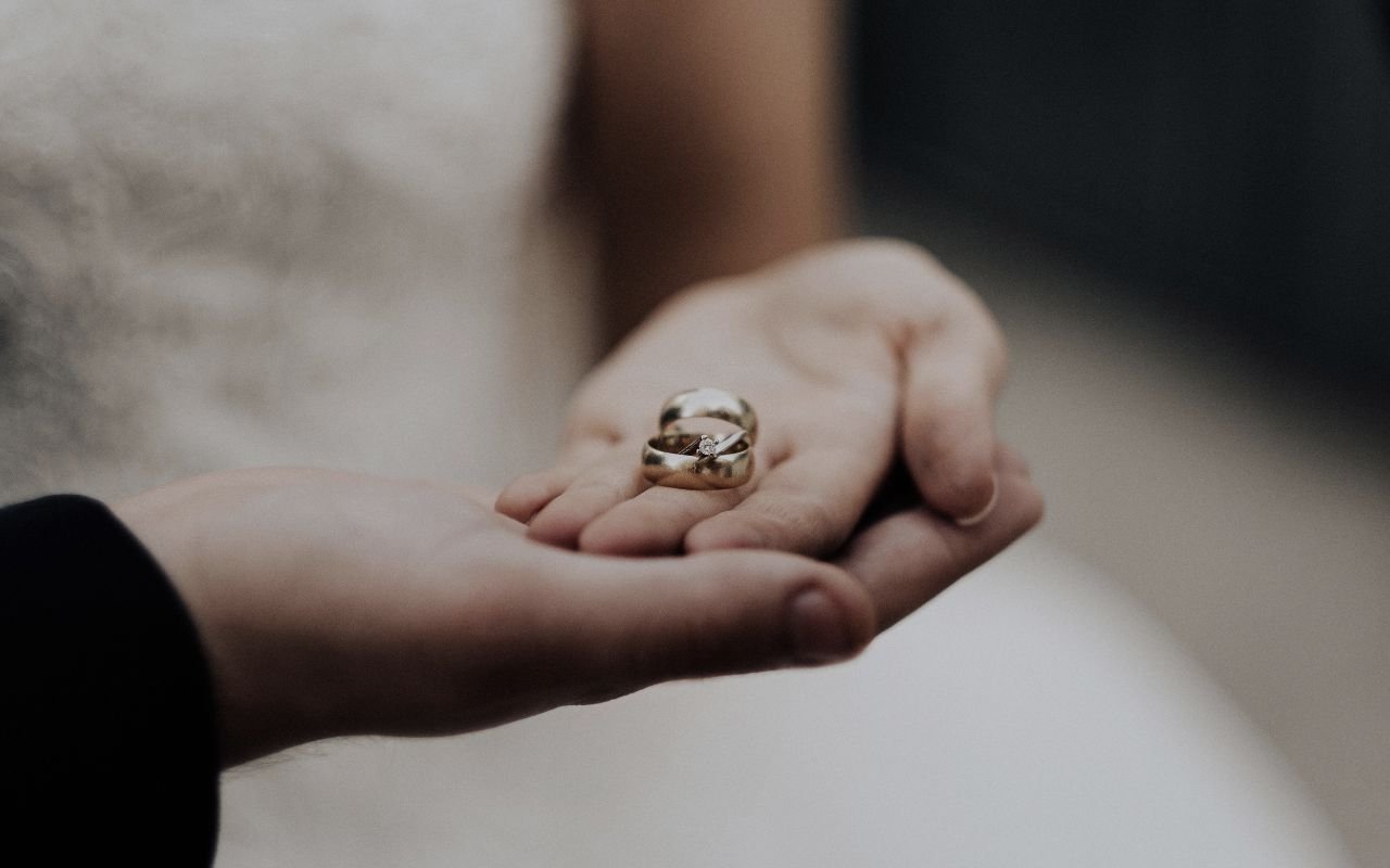 Micro wedding on the beachfront at One of the luxurious resort in palm beach | Amrit Ocean Resort